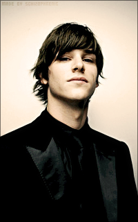 Gaspard Ulliel SGnQ6gnQ_o