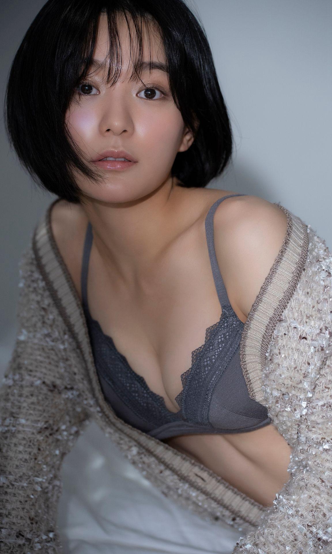 Momoko Arata 新田桃子, 週プレ Photo Book 「ドンブラ一人三役女優、初グラビア」 Set.02(6)