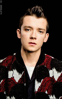 Asa Butterfield 8sDvPhiE_o