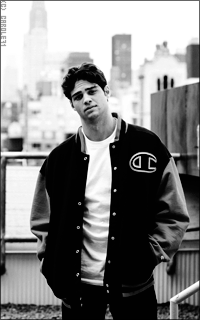 Noah Centineo Xspeiioc_o