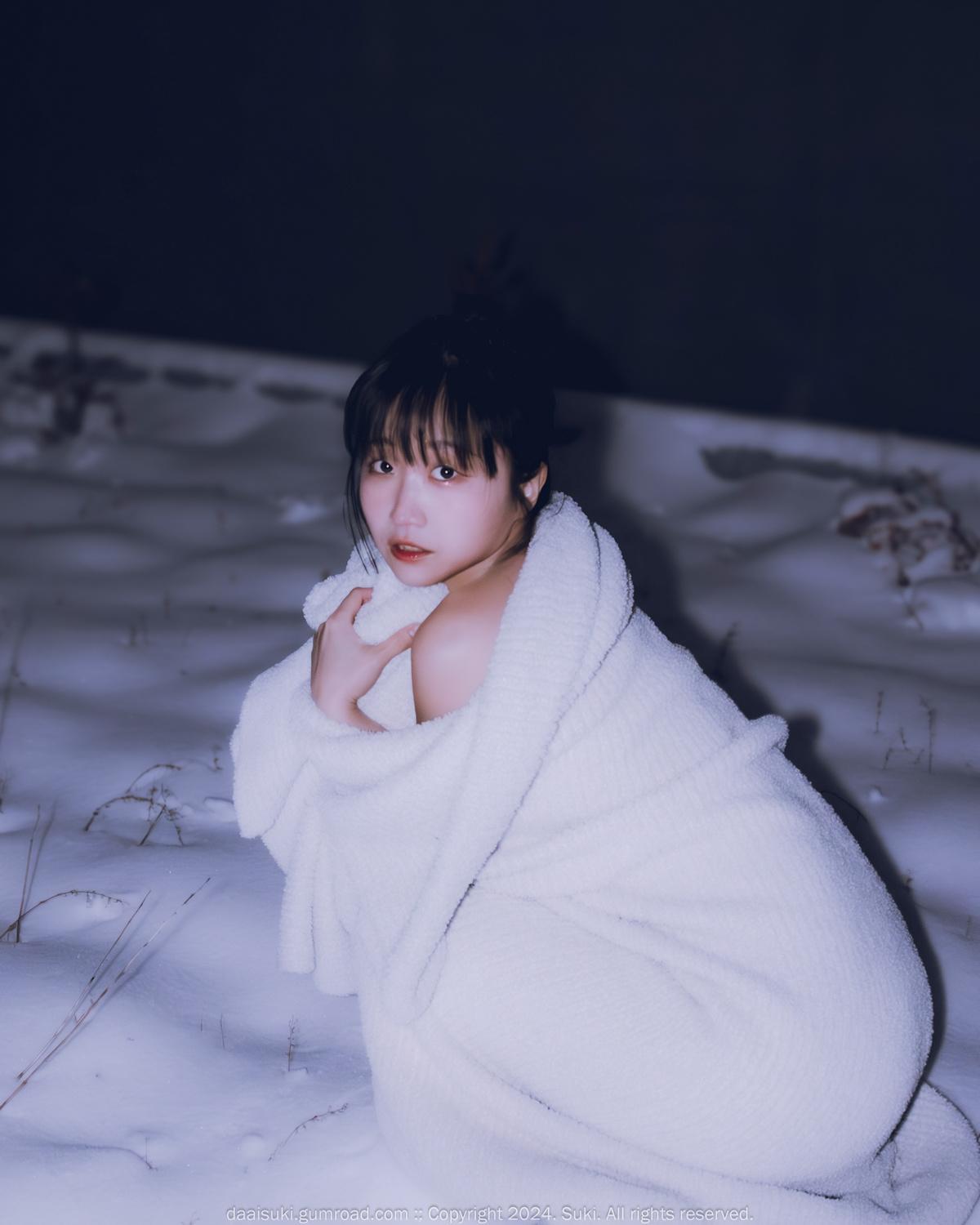 Suki 숙희, Photobook “Snowy Night” Set.01(4)