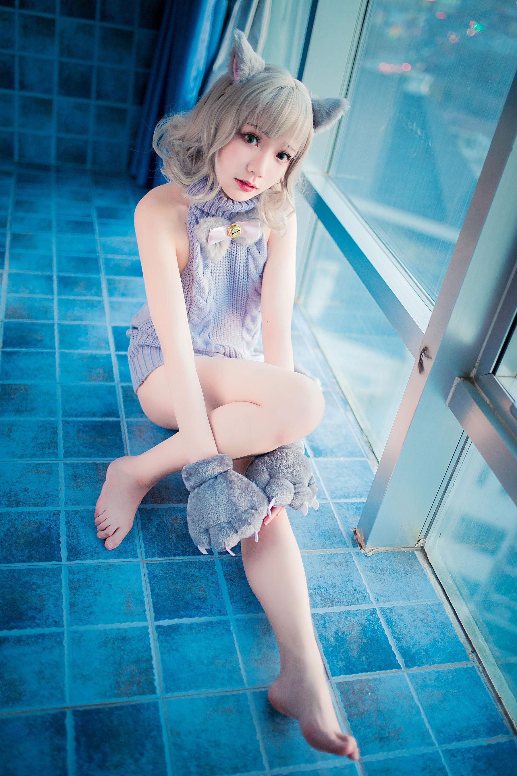 [网红COSER] 萝莉福利真央Mao – 露背毛衣(13)