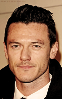 Luke Evans LoWD49lw_o