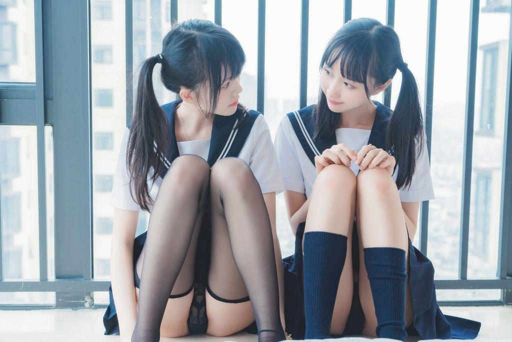 Coser @ 桜 桃 喵 Vol.047: 制服 双子 (38 photos)(26)