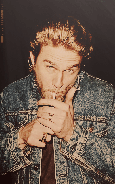 Charlie Hunnam V2w9HAmF_o