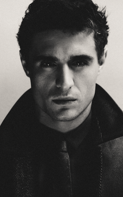 Max Irons ZIuTwAcx_o