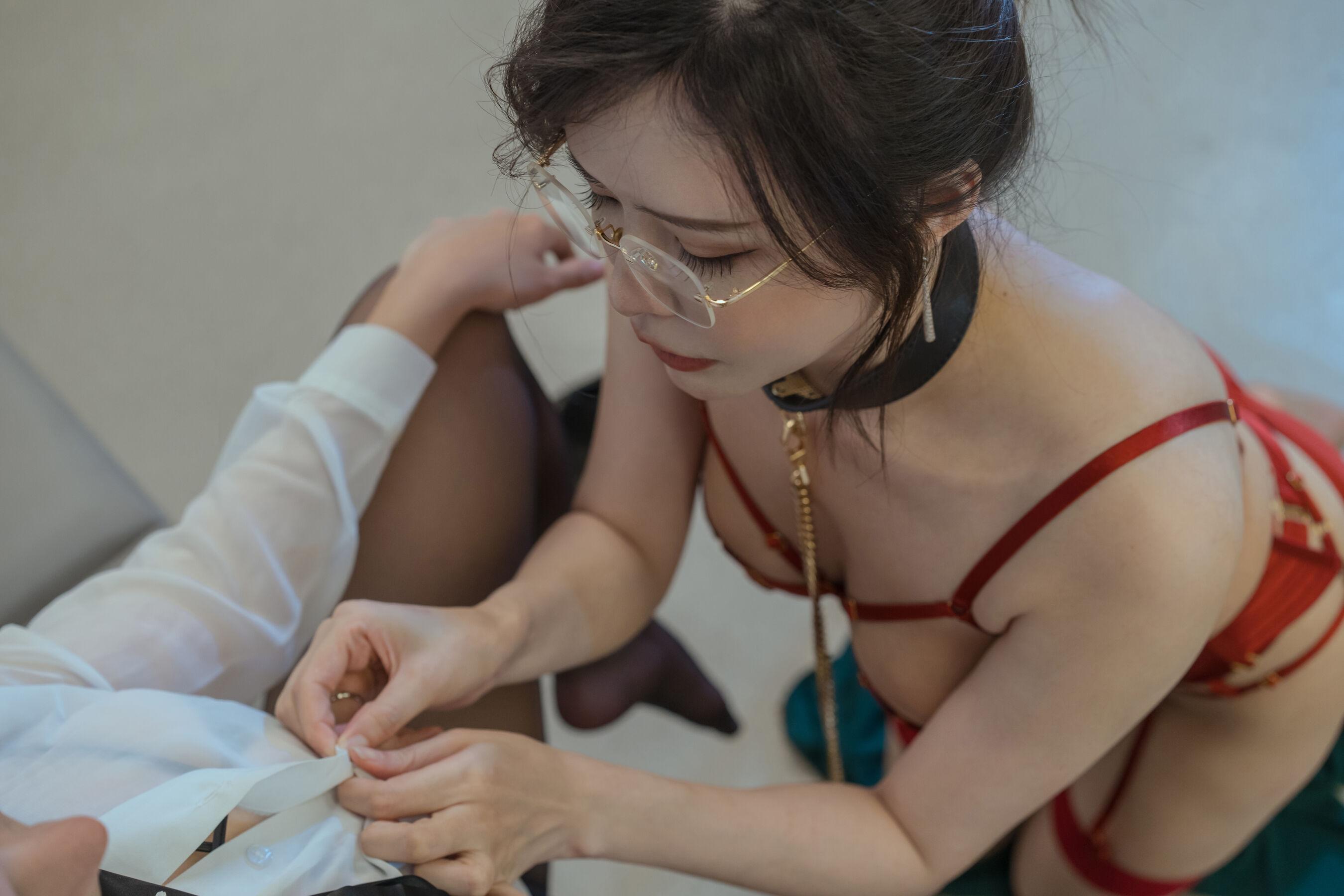 未分类性感写真 秋和柯基x火锅味的奶桃桃《电车》(49)