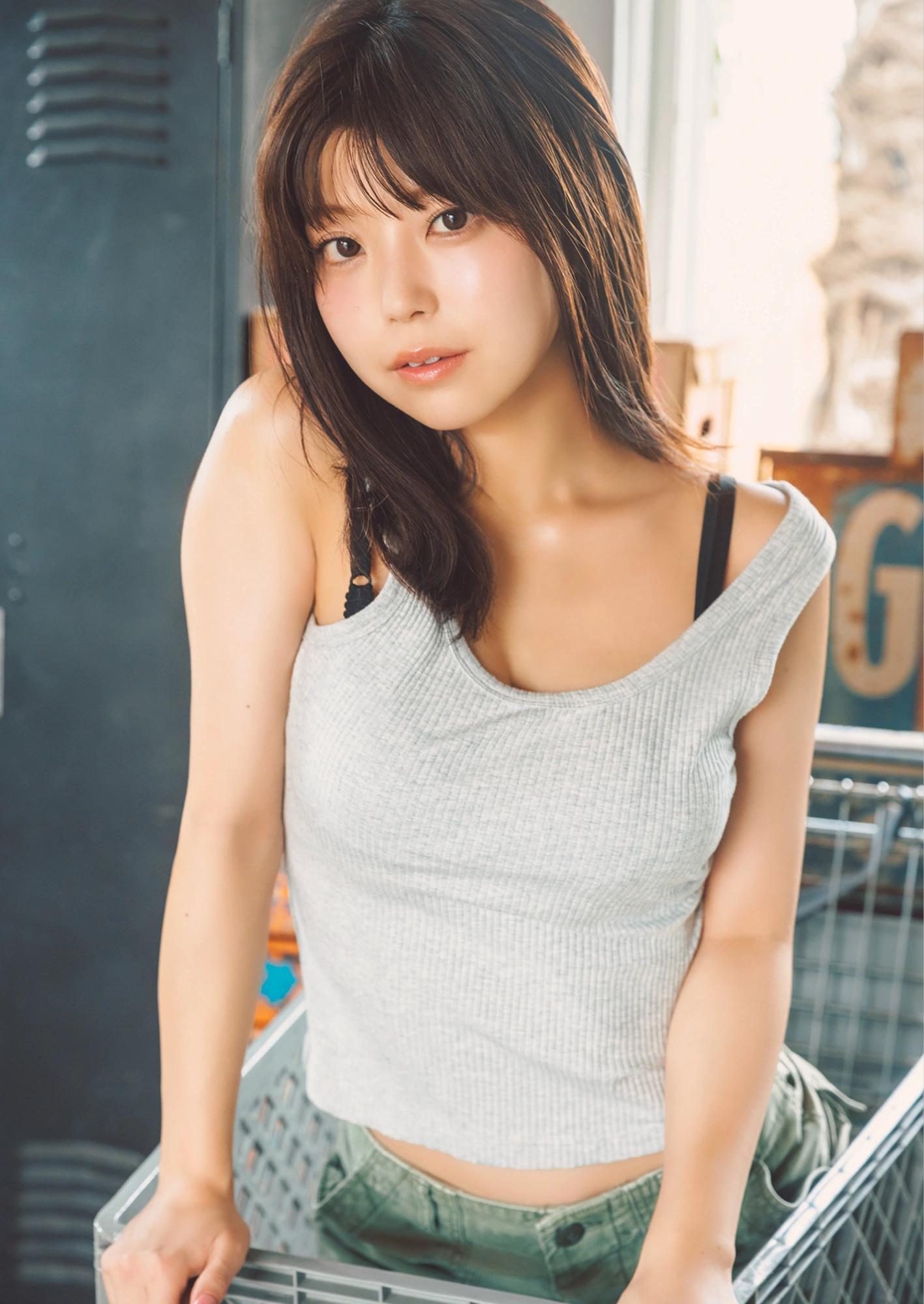Momo Sakura さくらもも, Young Jump 2025 No.43 (ヤングジャンプ 2025年43号)(8)