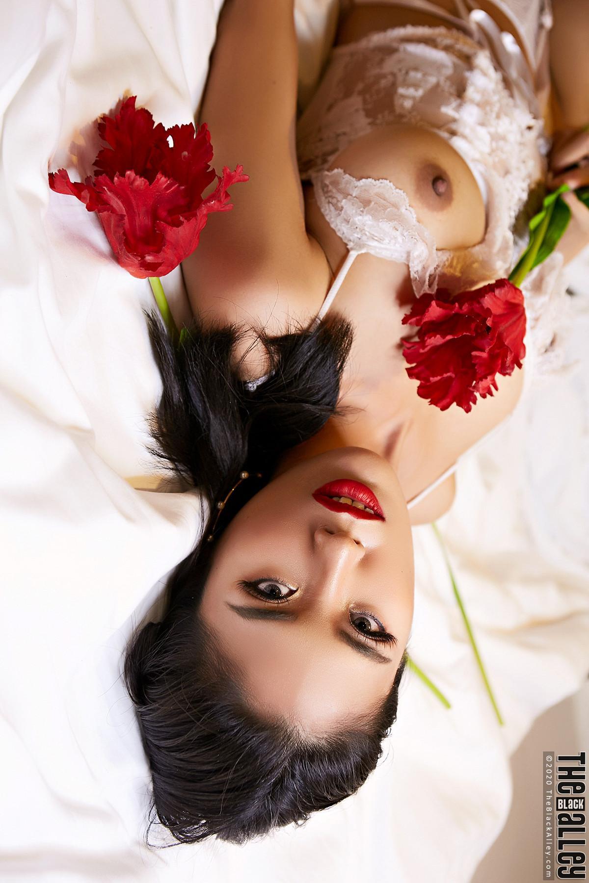 Deanna The Black Alley Photobook Set.20(38)