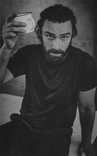 Aidan Turner 7q7c6cgY_o