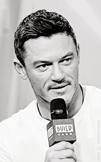 Luke Evans Bvt8y6WC_o