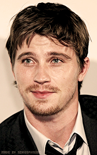 Garrett Hedlund 43YQrH5Q_o