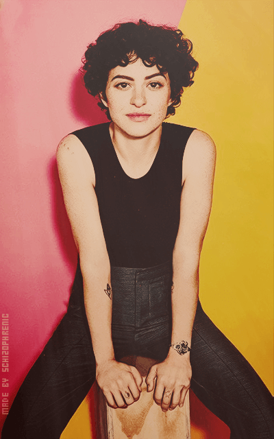 Alia Shawkat Xy1jIjMO_o