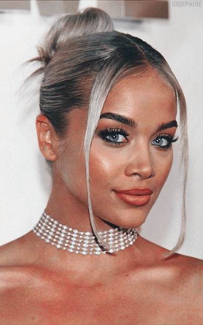 Jasmine Sanders TH8B1xau_o