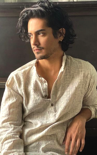 Avan Jogia AnU2bMZh_o