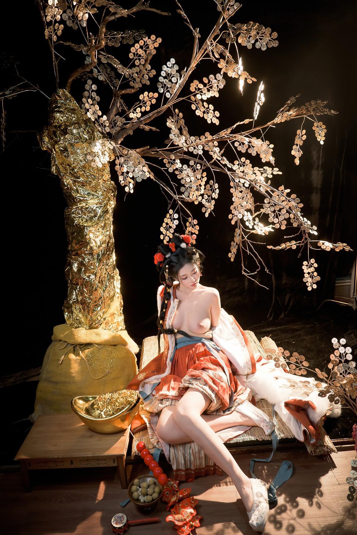 年年Nnian, ヌード写真集 Golden Tree(4)