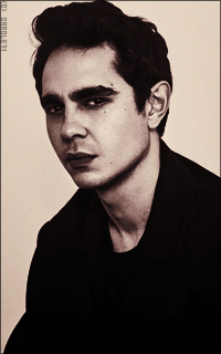 Max Minghella ZIfU37NM_o