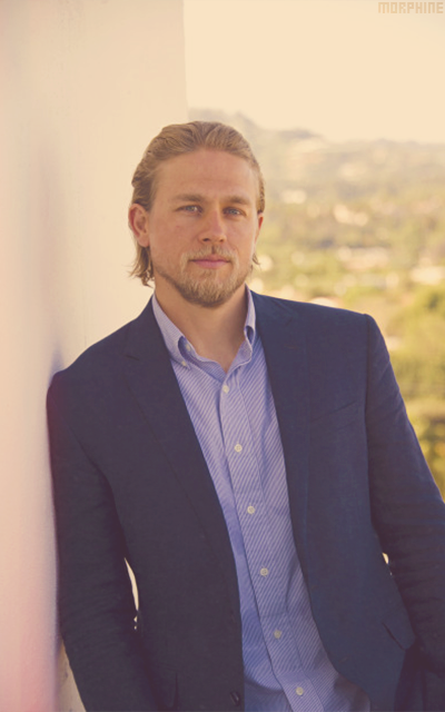 Charlie Hunnam TgxbfXhx_o