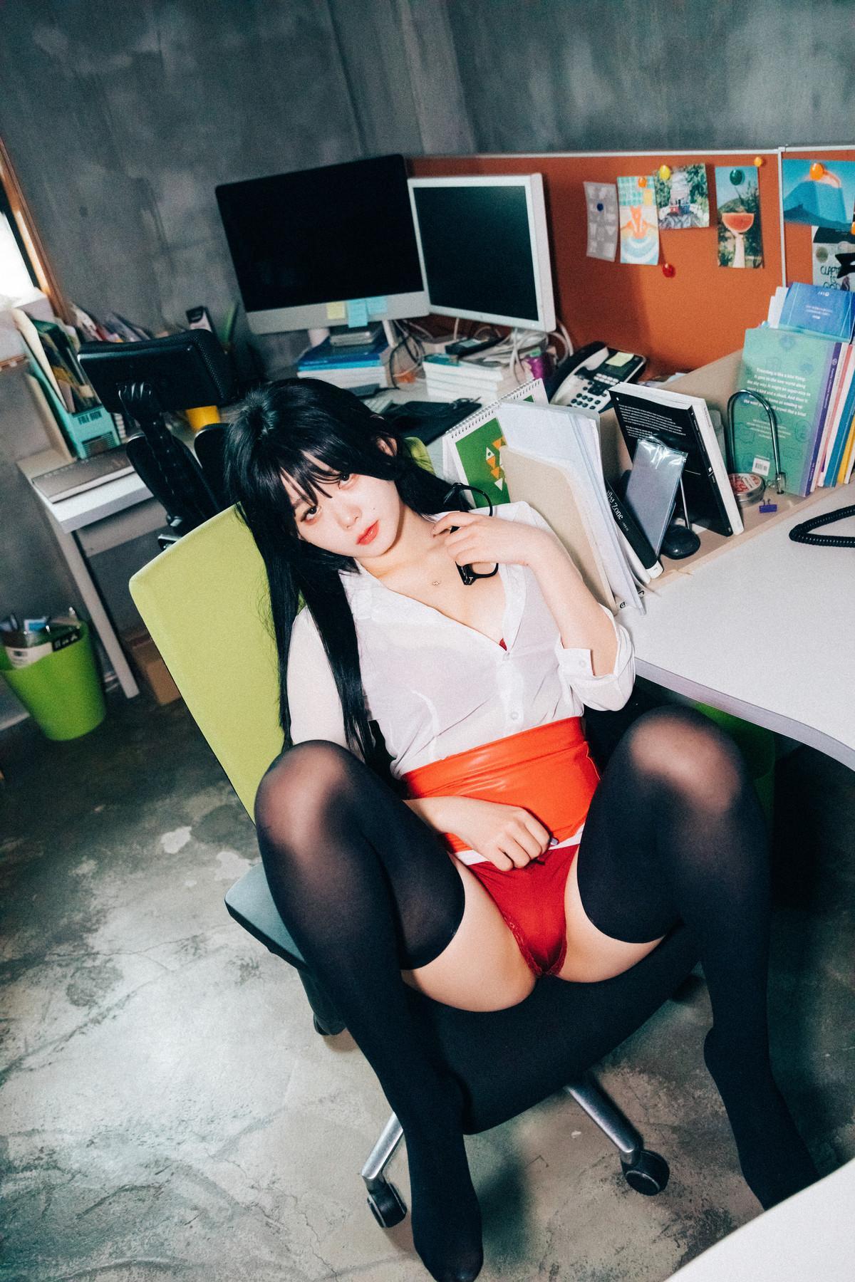 ZIA.Kwon 권지아, Loozy ‘Office Slave’ Set.02(24)