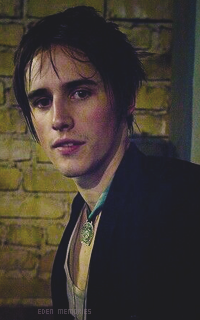 Reeve Carney RmikelsQ_o