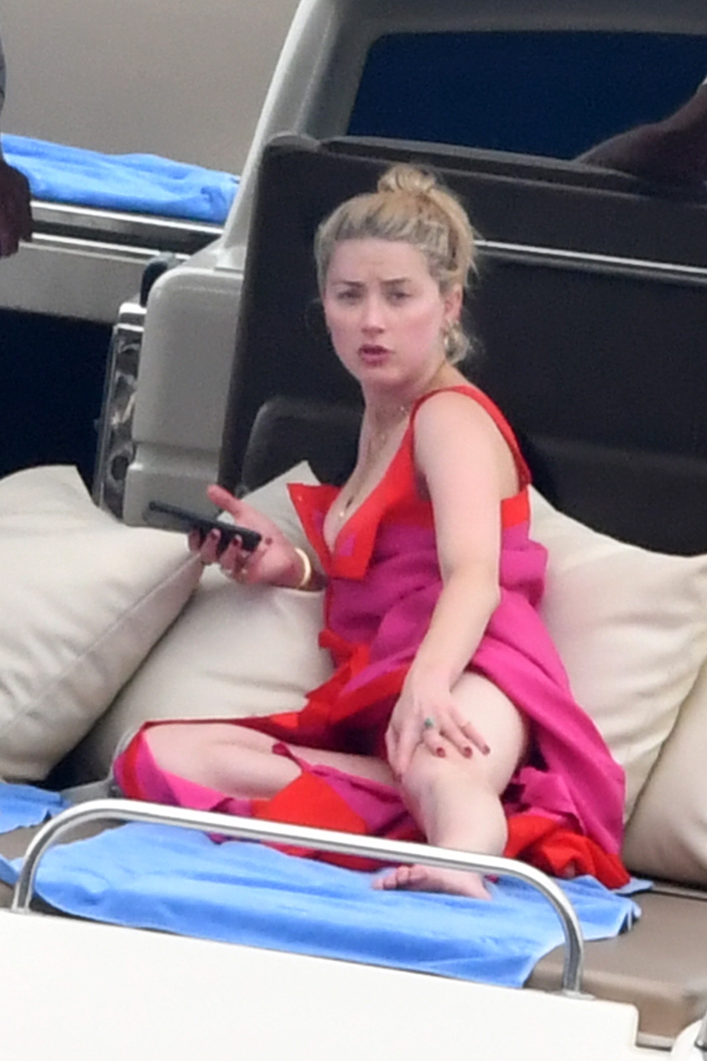 Эмбер Хёрд (Amber Heard) на яхте в Италии (27.07.2019) .