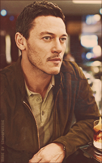 Luke Evans TaOw3yhD_o