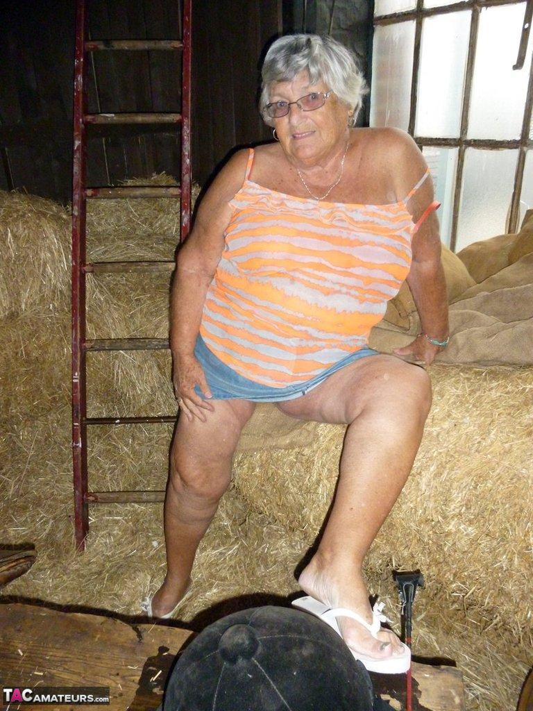 Fat oma Grandma Libby gets naked in a barn while playing acoustic guitar(4)