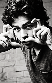 Adrian Grenier 66dJNDl5_o