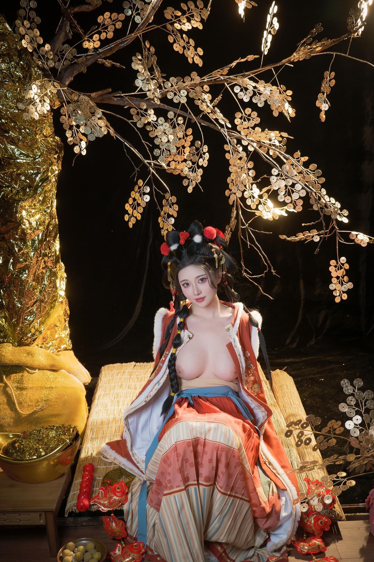年年Nnian, ヌード写真集 Golden Tree(25)