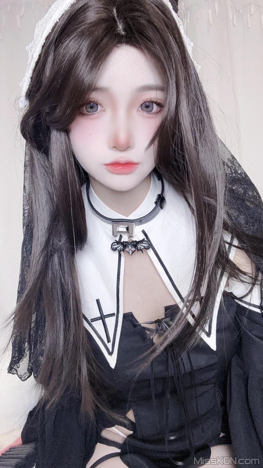 Coser@疯猫ss: 修女自拍 (21 photos)(14)