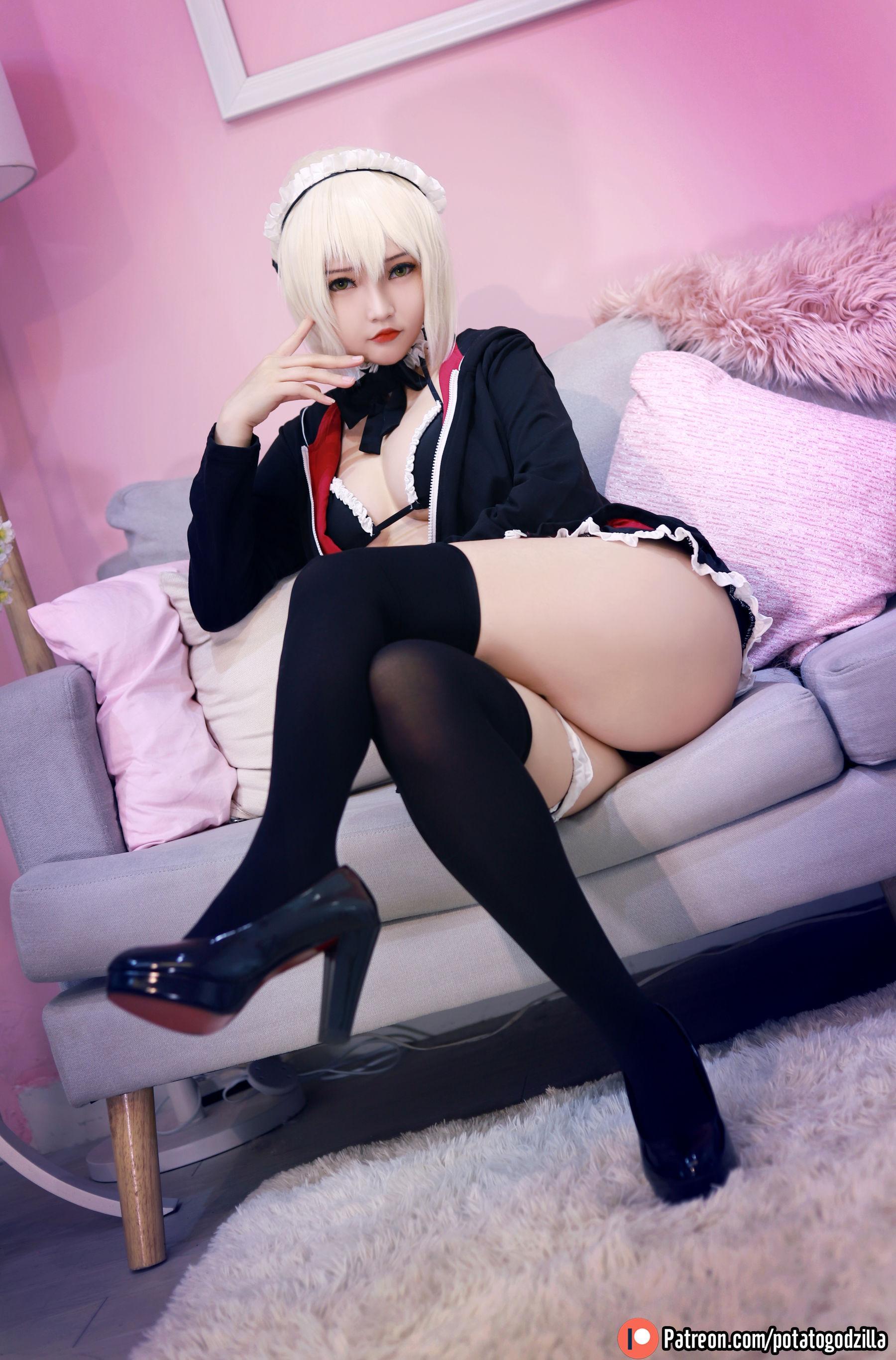 Coser小姐姐Potato Godzilla – Saber Alter Maid 套图(12)