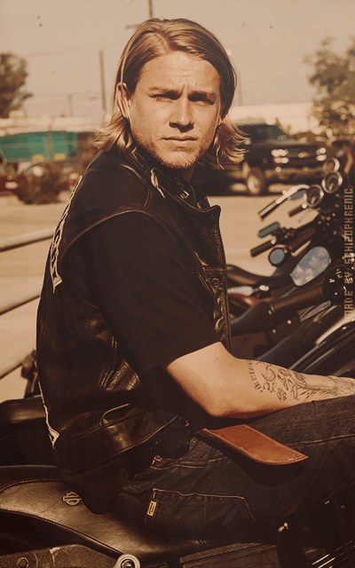 Charlie Hunnam Psqqs2fc_o