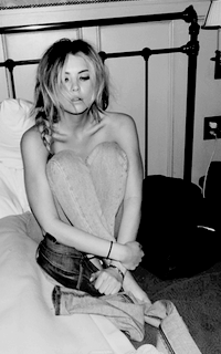 Ashley Benson VcDo5u9H_o