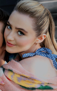 Kathryn Newton 0CVbDTav_o