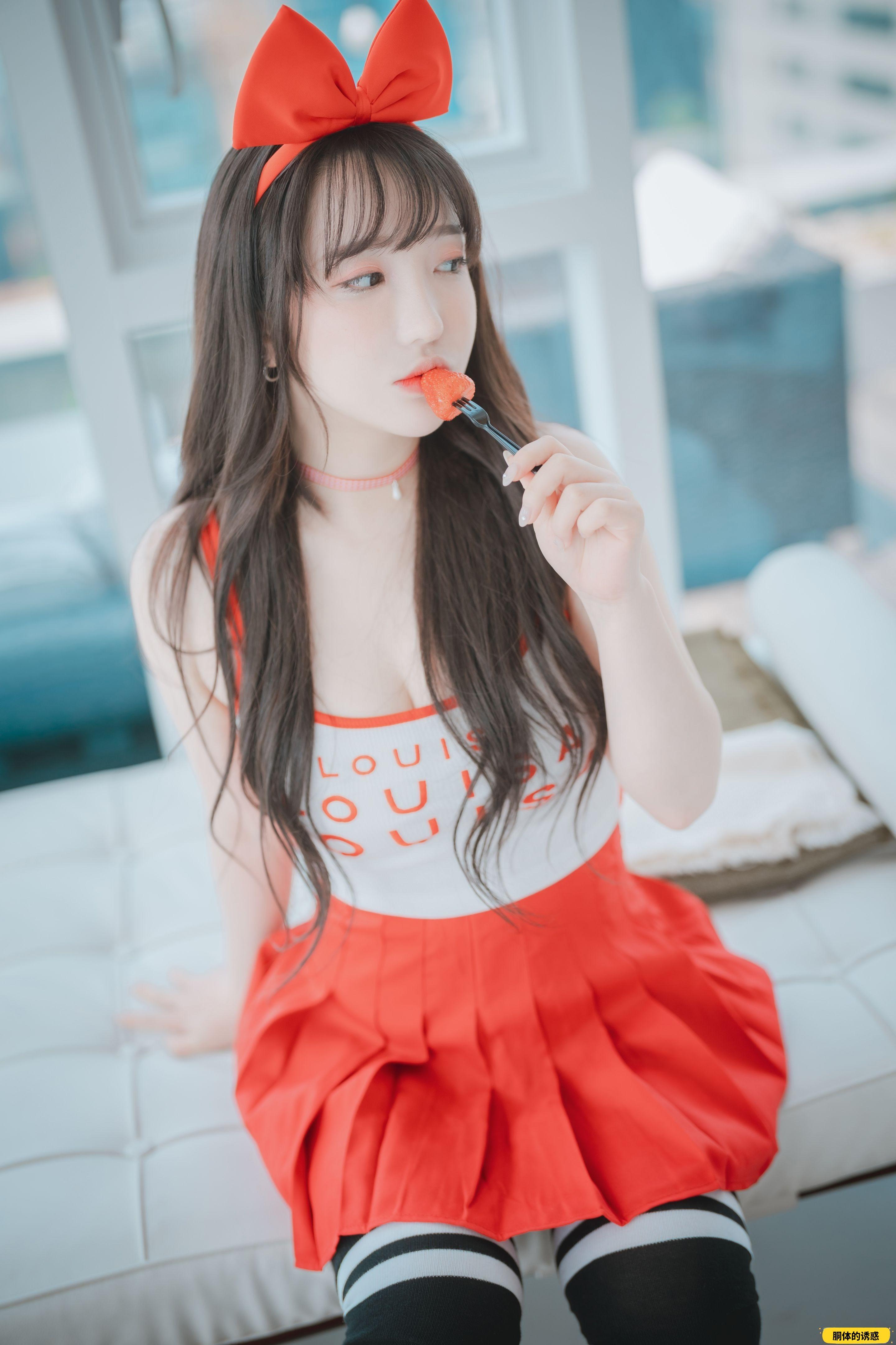 孙乐乐 Strawbeery Girl