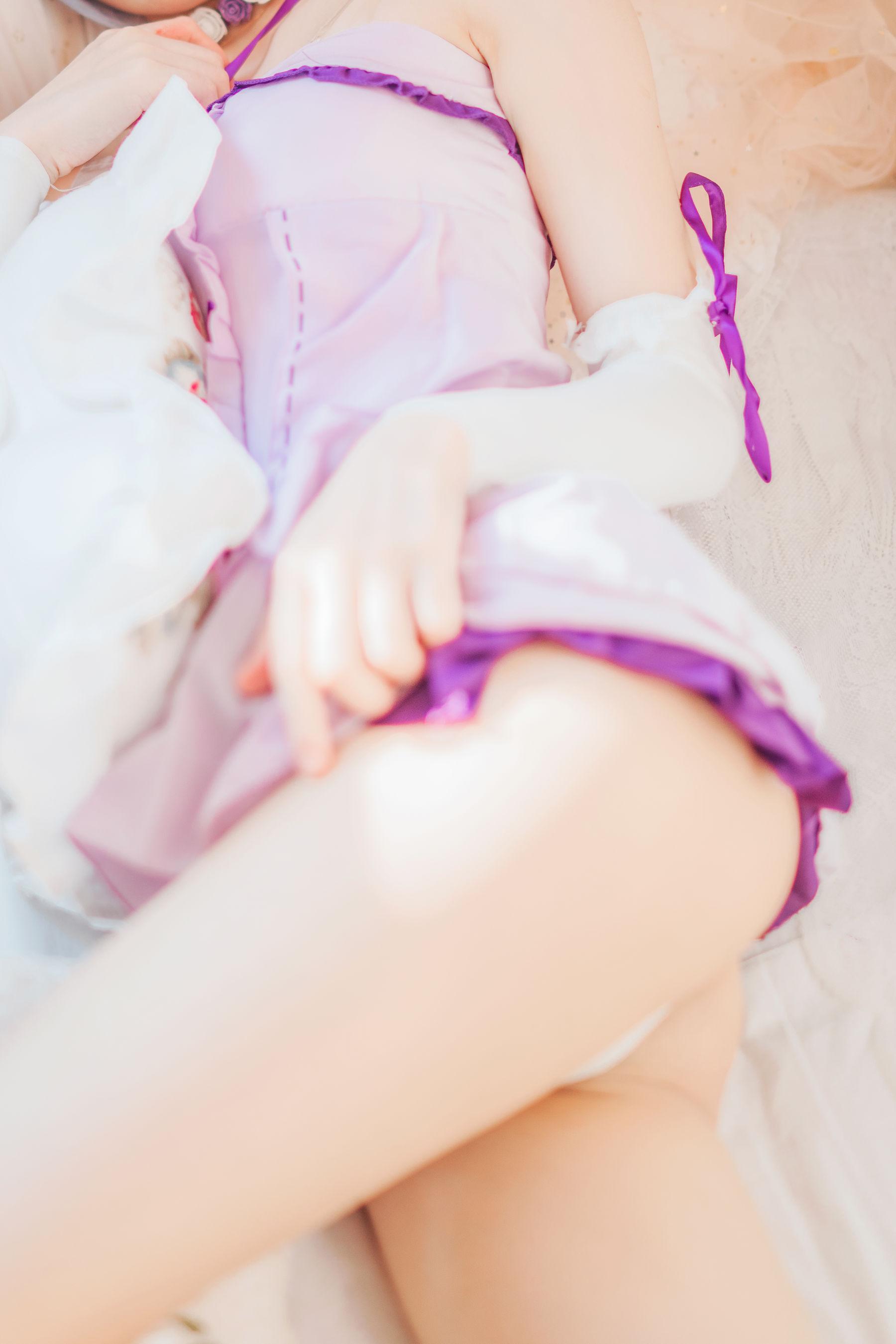 [Cosplay写真] 桜桃喵 – 蕾姆小睡裙(35)