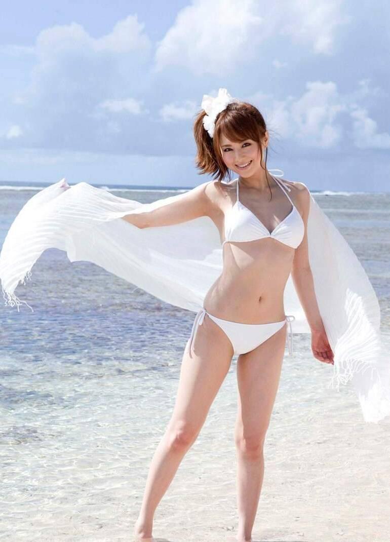 日本性感美女吉泽明步户外内衣写真(13)