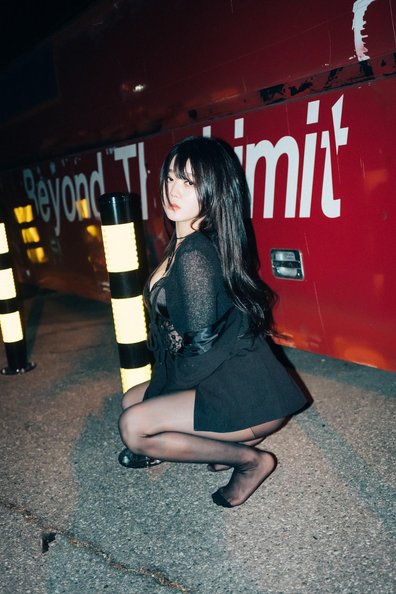 ZIA.Kwon 권지아, [Loozy] XXX At Night Road Set.01(14)