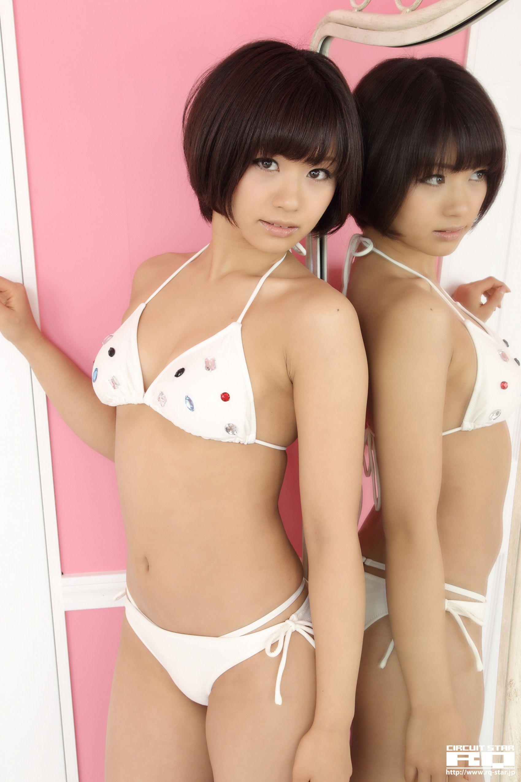 [RQ-STAR] NO.00609 安枝瞳 Hitomi Yasueda Swim Suits 写真集(60)