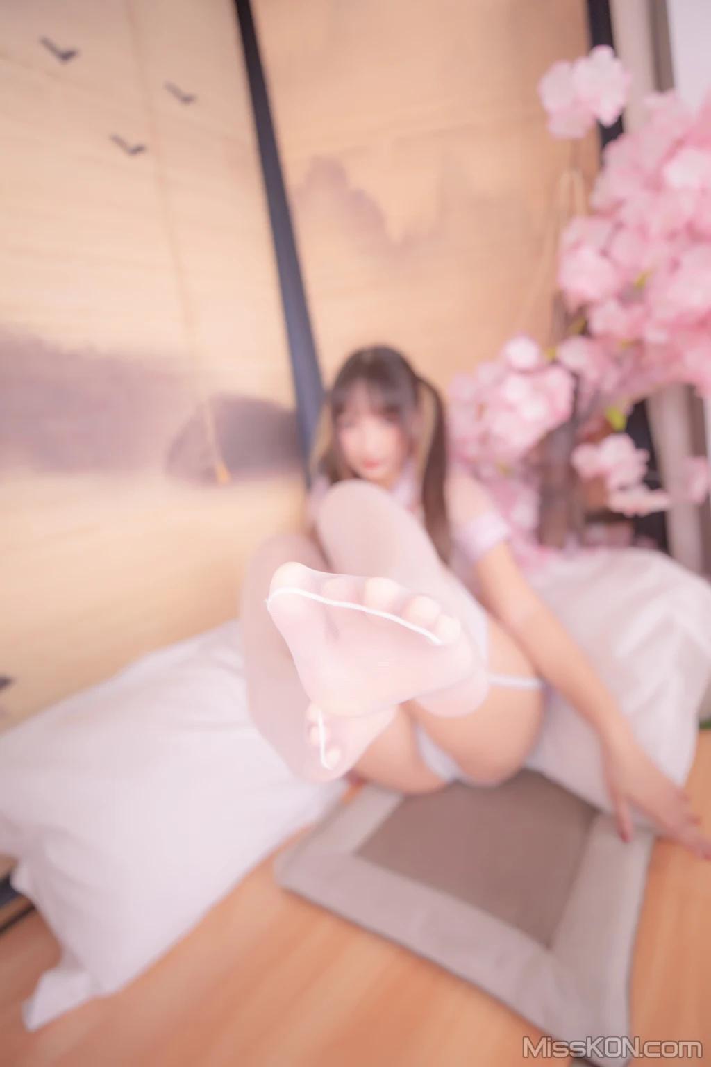 Coser@神楽坂真冬 Vol.079: 绝对企画-透明黑白水手服《特別なことに》 (150 photos )(61)