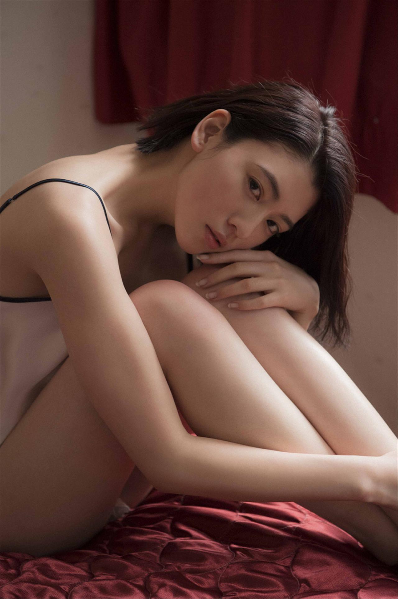 Ayaka Miyoshi 三吉彩花, デジタル写真集 「空をこえて」 Set.01(6)