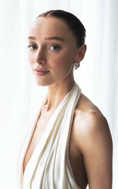 Phoebe Dynevor ExaSQzyA_o