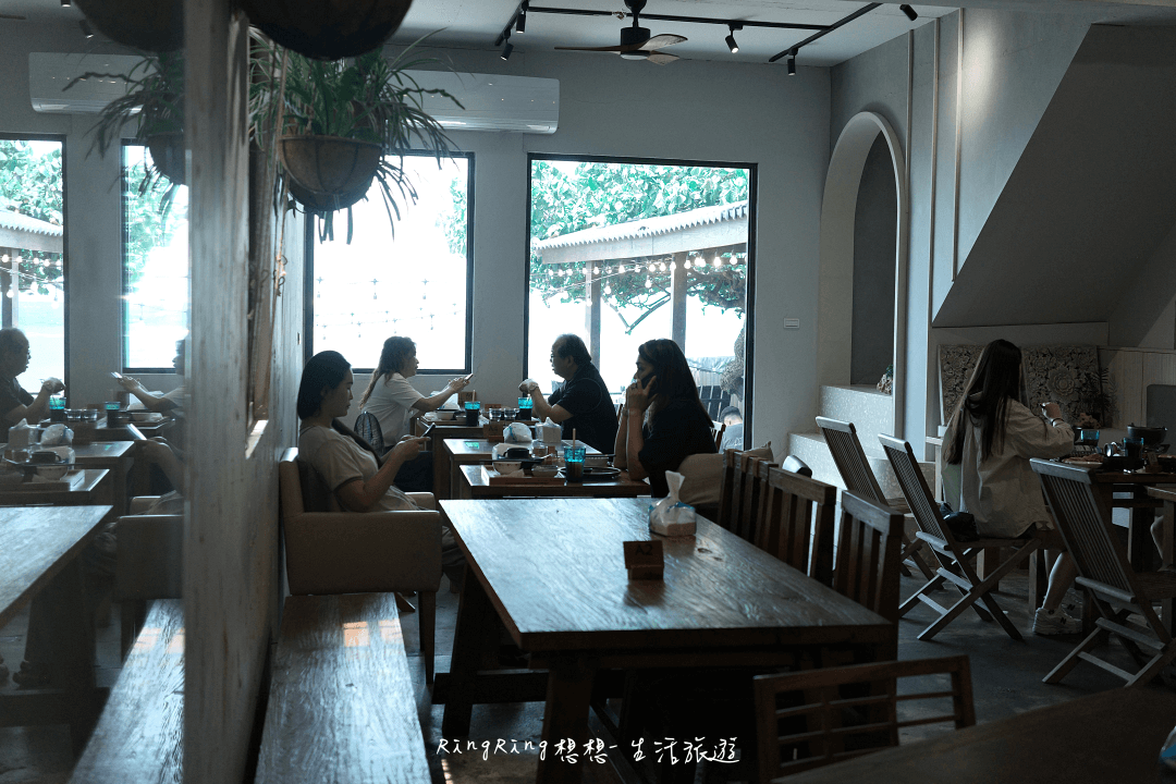 海邊灶咖用餐空間