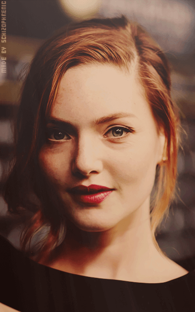 Holliday Grainger Za9fvr97_o