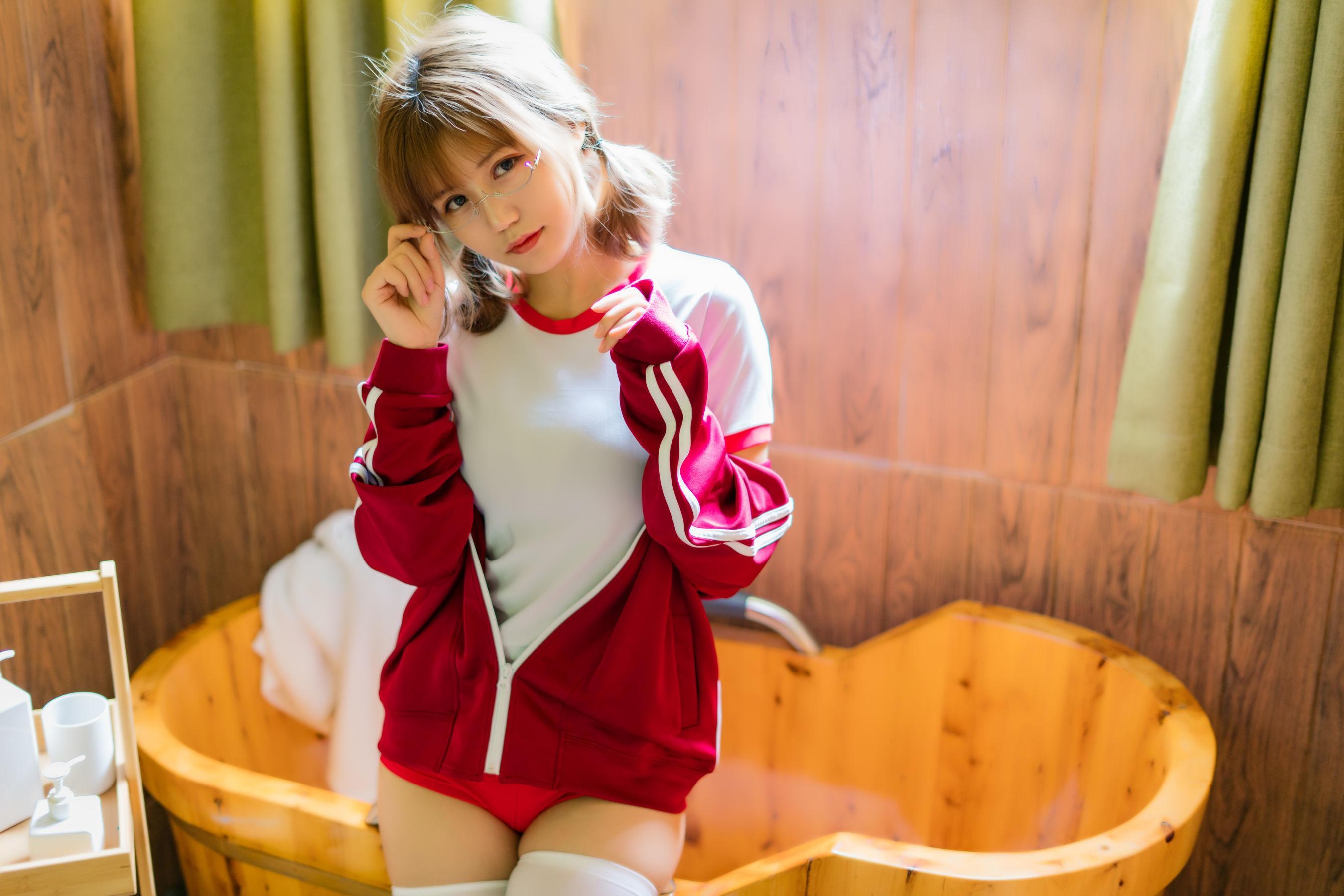 [网红COSER] 小仓千代w – 红色体操服 写真集(36)