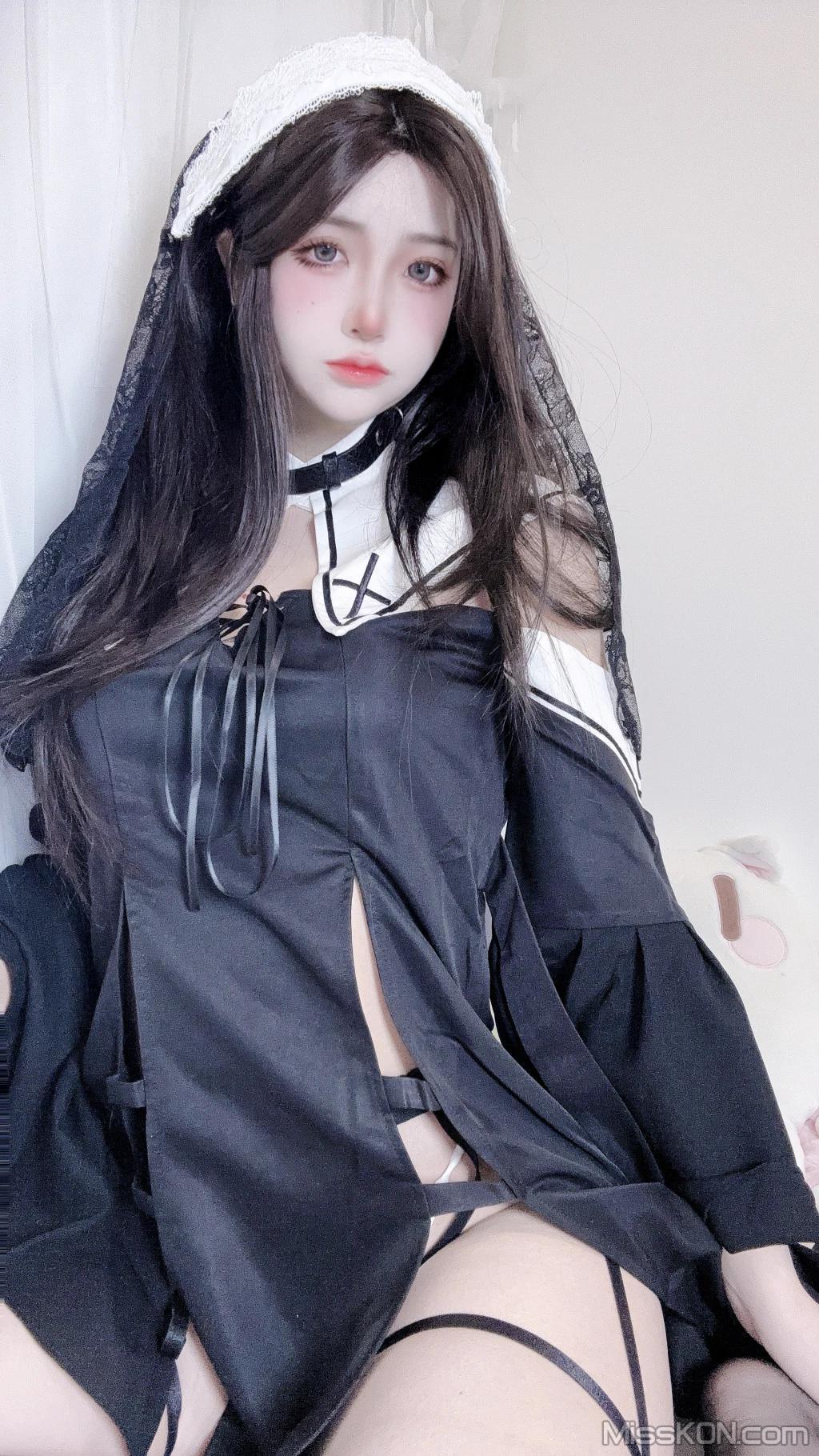 Coser@疯猫ss: 修女自拍 (21 photos)(4)