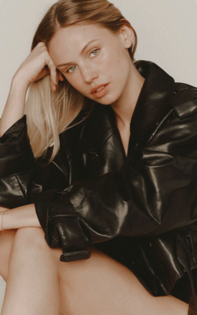 Scarlett Leithold FfWz4bSB_o