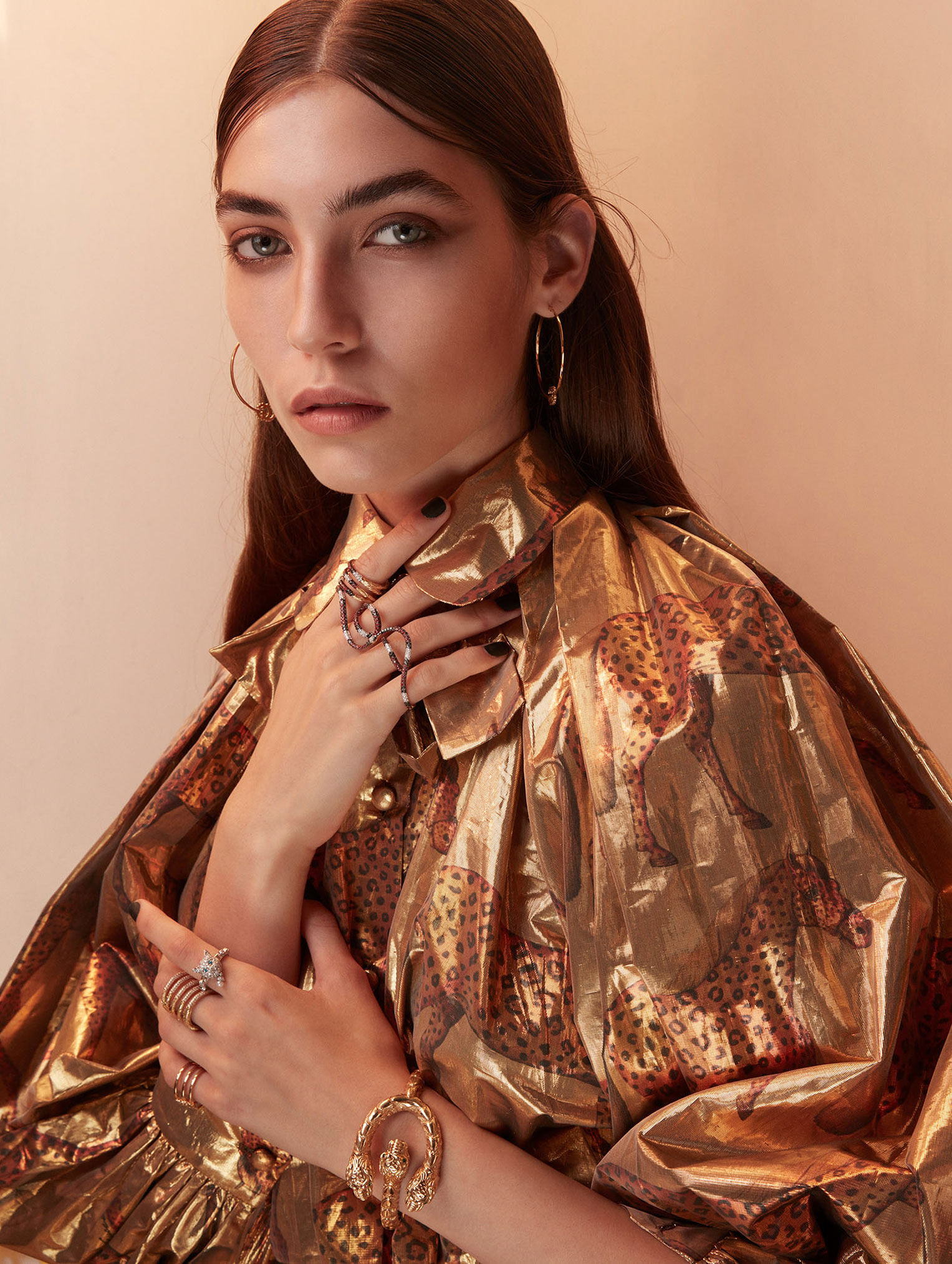 Gucci 2019/2020 by Sandrine and Michael Елена Карьере в модной одежде Gucci, коллекция осень-зима 2019/20 / фото 03