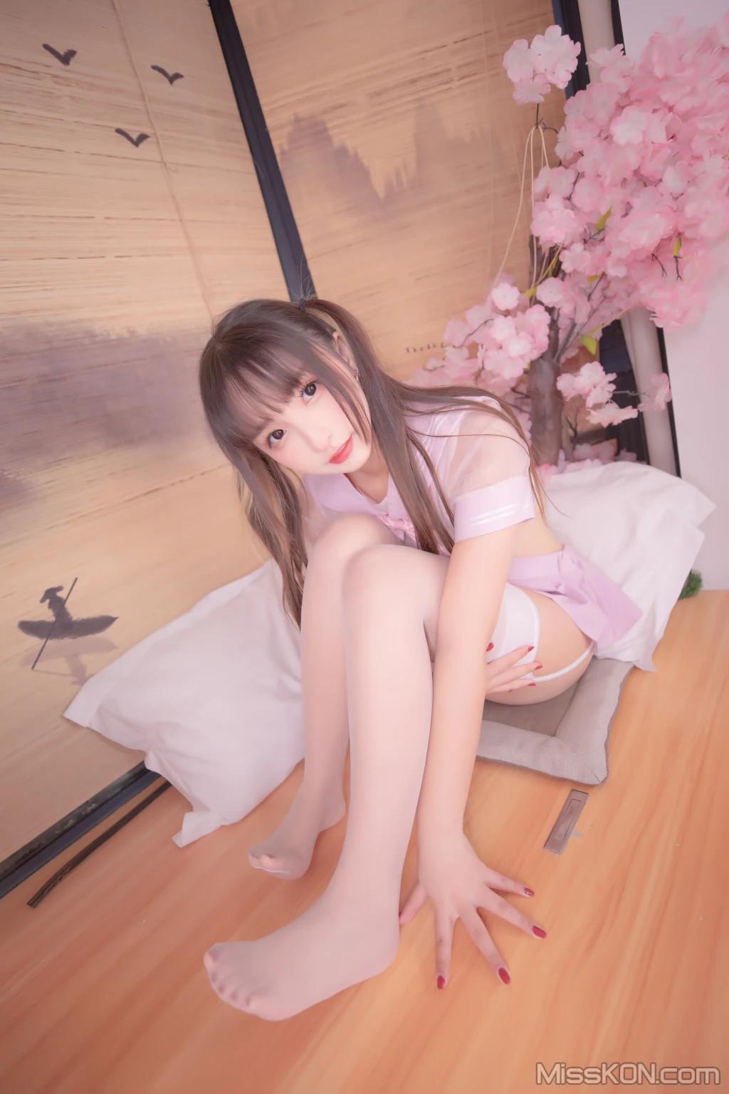 Coser@神楽坂真冬 Vol.079: 绝对企画-透明黑白水手服《特別なことに》 (150 photos )(57)