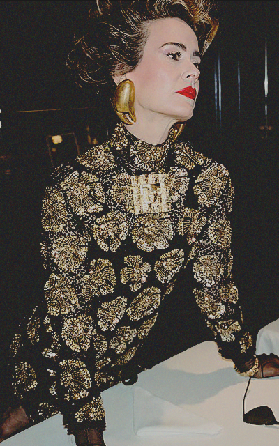 Sarah Paulson  EsCe7eDj_o